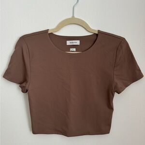 Aritzia Babaton Contour Brown Cropped Short Sleeve Crewneck T-Shirt Size Medium